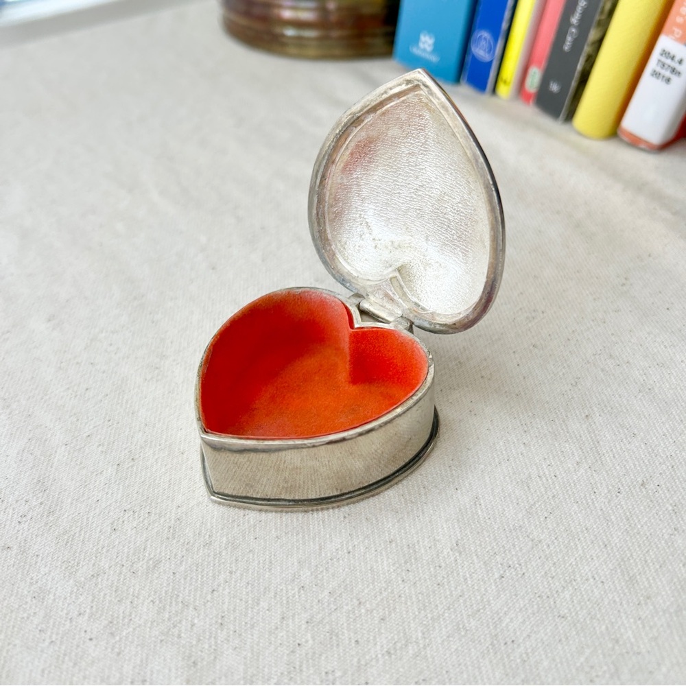 Vintage Silver Plated Heart Shaped Jewelry Trinket Box - Small & Cute! - Picture 1 of 5